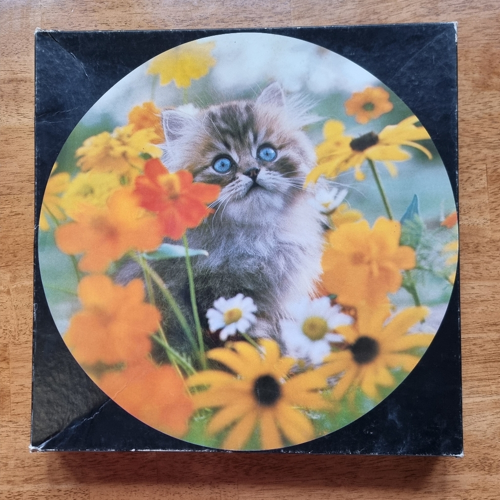 Vintage Springbok Round Jigsaw Puzzle Sitting Pretty Kitten Blue Eyed Tabby Cat